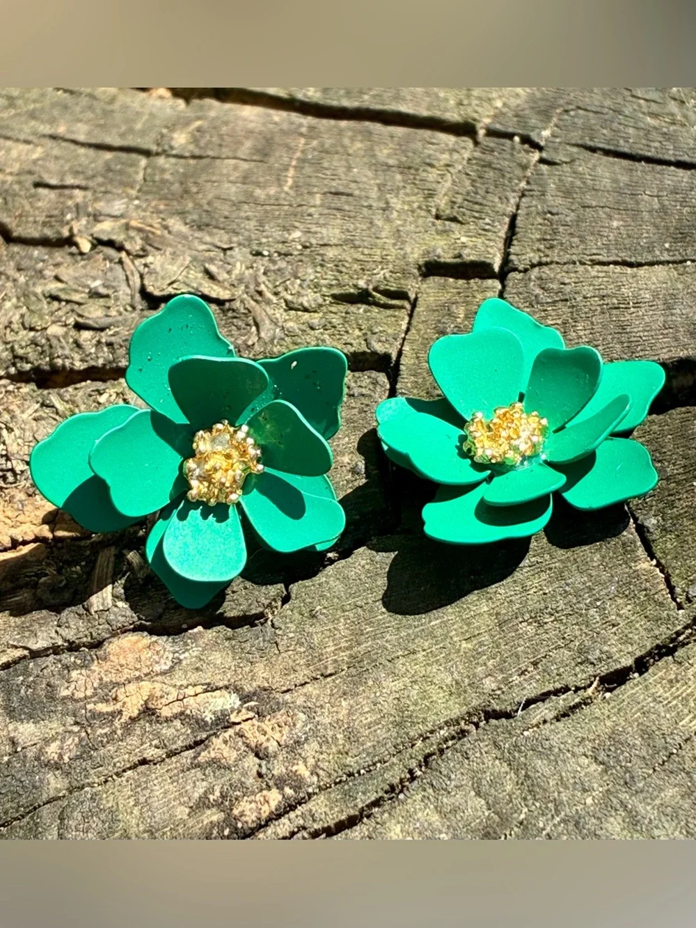 💚 Vibrant Green Floral Statement Earrings with Gold Center
